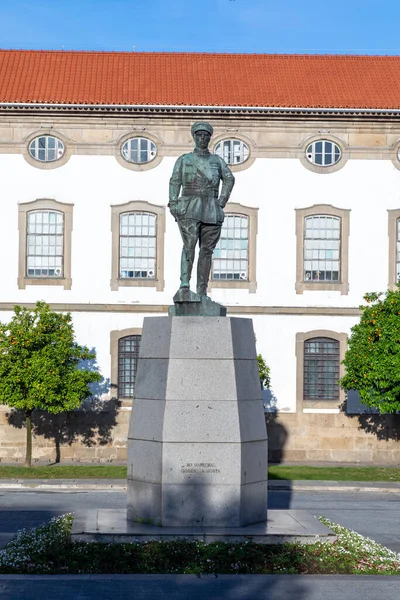 Estatua Gomes Costa Presidente Portugal 1920 Con Sala Gente Fondo — Foto de Stock