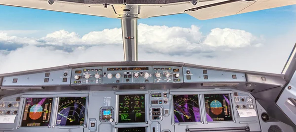 Ticari Bir Jet Uçağının Kokpit Görüntüsü — Stok fotoğraf