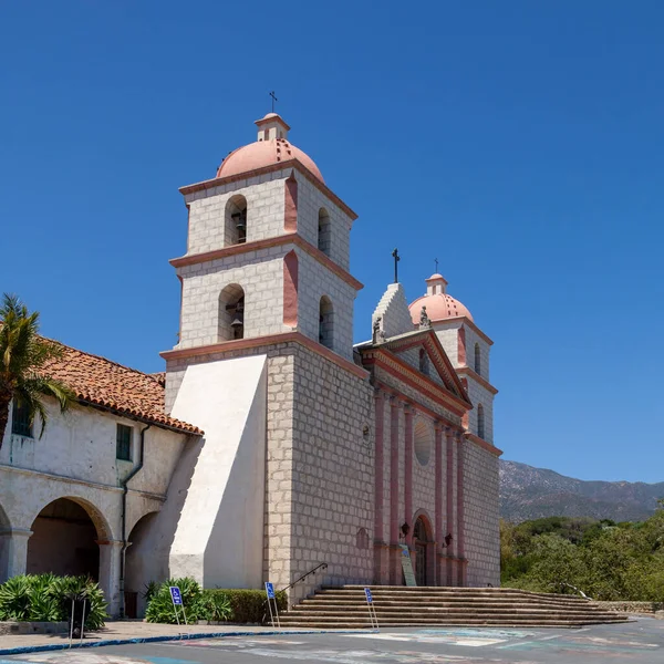 View Old Mission Spanish Missionary Junipero Serra Santa Barbara Usa — Stock Photo, Image