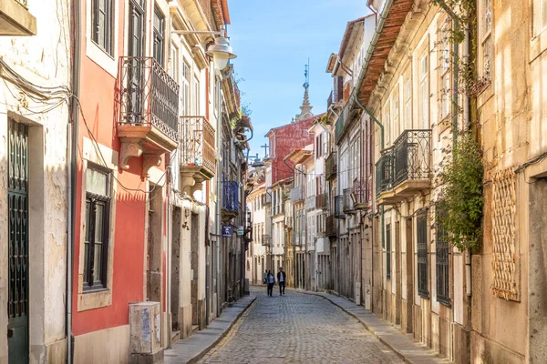 ポルトガルブラガ 2023年5月1日 旧市街ブラガの街並みと歴史的なファサードと早朝の人々 — ストック写真