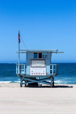 Redondo Beach, ABD - 24 Haziran 2012: Redondo sahilindeki boş güzel plaj kulübesi.