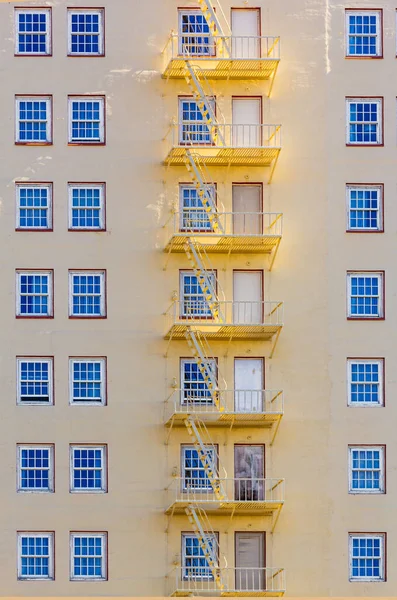 Fasaden Hotellet Med Brandstegen Stege — Stockfoto