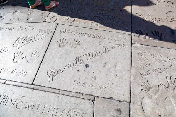 Los Angeles Usa Червня 2012 Handprints Maurice Chevalier Jeanette Macdonald — стокове фото