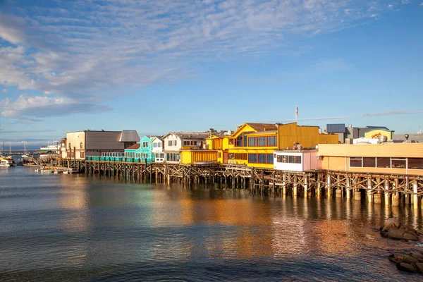2012年6月22日 アメリカ モントレーの港にある美しい歴史的木造桟橋 — ストック写真