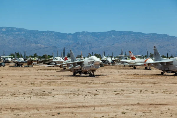 2012年6月13日 アメリカ ツーソン アリゾナ州ツーソンにあるデービス モンサン空軍基地Amargボニヤード 5000機近くの航空機が死亡した場所です — ストック写真