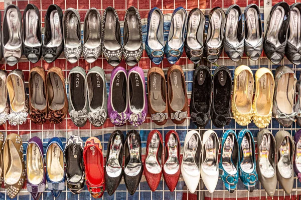 Hongkong Κίνα Ιανουαρίου 2010 Γυναικεία Παπούτσια Προς Πώληση Στη Νυχτερινή — Φωτογραφία Αρχείου
