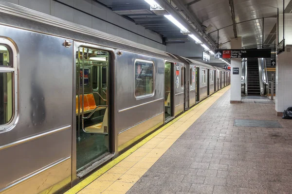 New York Abd Temmuz 2010 Metro Istasyonunun Güney Feribotunda Duraklıyor — Stok fotoğraf