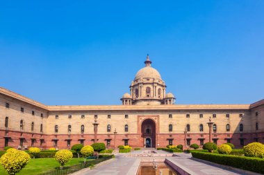 Sekreterlik binasının kuzey bloğu. Merkez Sekreterlik, Yeni Delhi 'deki Raisina Hill' de Hindistan Hükümeti 'ni yöneten Bakanlar Kurulu Sekreterliği' nin bulunduğu yerdir.