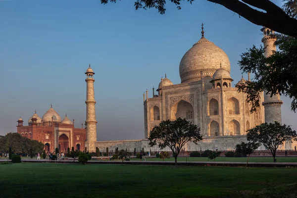 Taj Mahal Het Ochtendlicht Met Inscriptie Van Koran Het Arabisch — Stockfoto