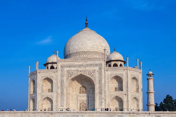 Taj Mahal Indii Pod Modrou Oblohou Nápisem Koránu Arabském Dopise — Stock fotografie