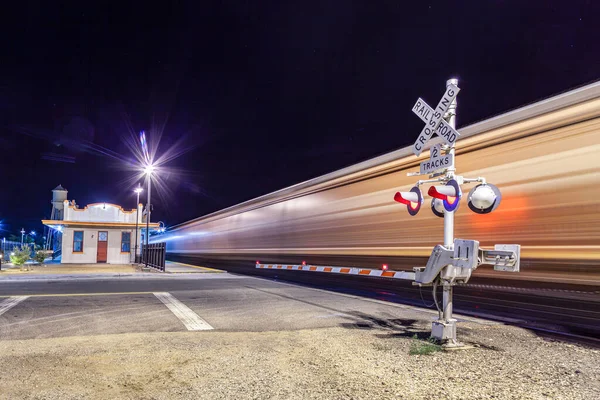 Éjszakai Vasúti Átkelés Bejelentkezés Kingman — Stock Fotó