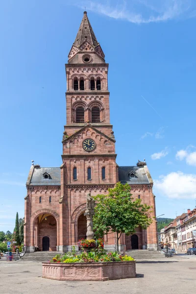 Imponujący Xix Wieczny Kościół Protestancki Gminie Munster Francji Departamencie Haut — Zdjęcie stockowe