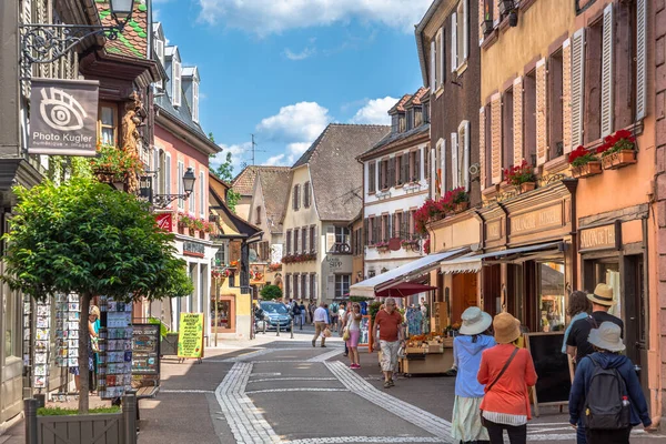 Ribeauville Francie Června 2023 Malebná Barevná Ulice Polodřevěných Budov Obchody — Stock fotografie