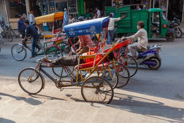 Nueva Delhi India Noviembre 2011 Conductor Rickshaw Meena Bazaar Chandni — Foto de Stock