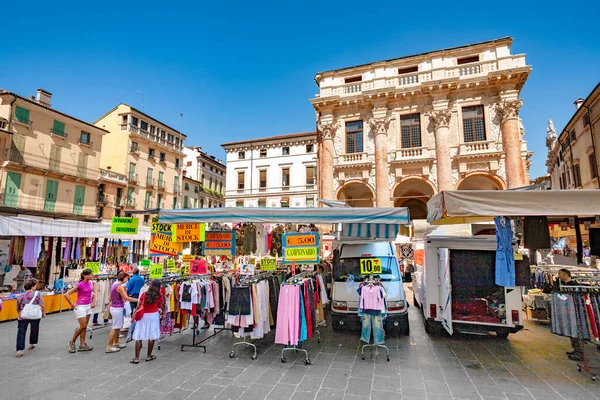 Vicenza Italy August 2009 People Shopping Market Piazza Del Signori — Stock Photo, Image