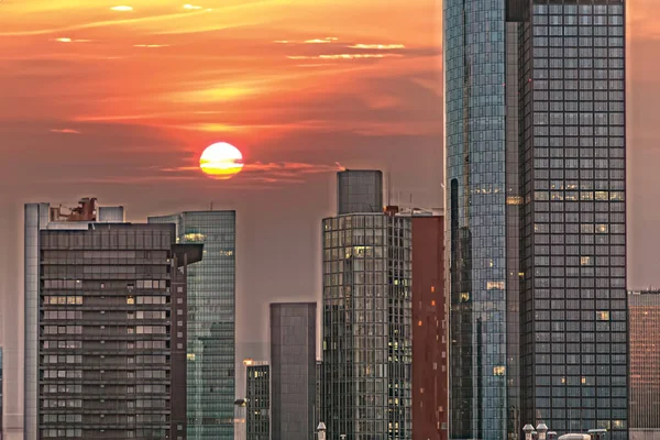 Skyline Moderno Frankfurt Com Edifícios Escritórios Pôr Sol — Fotografia de Stock