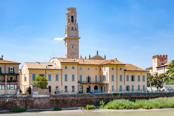 Kilátás Katedrális Verona Folyó Adige Régi Középkori Házak Folyóparton Olaszország — Stock Fotó