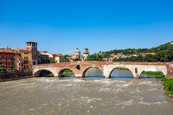 Den Gamla Romerska Bron Verona Spänner Över Floden Etschen — Stockfoto