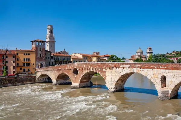 Régi Római Híd Verona Ível Folyó Etsch — Stock Fotó