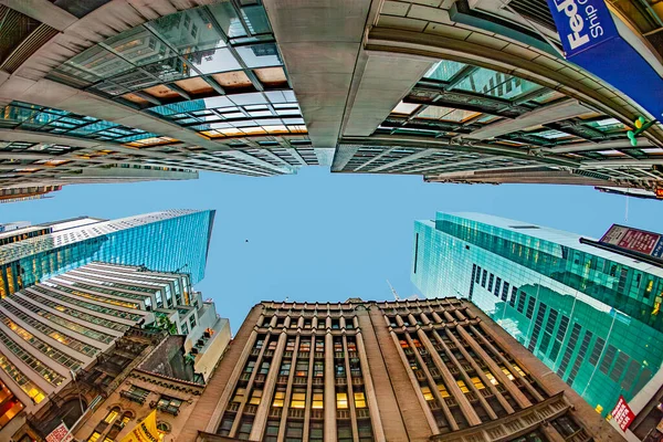 2010年7月8日 ニューヨークの超高層ビルを魚眼式で見る — ストック写真