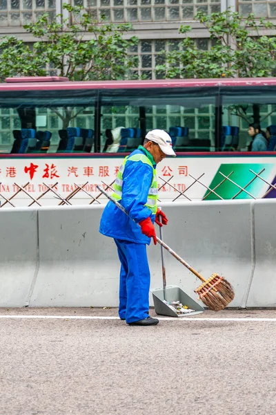Kowloon Hong Kong January 2010 Street Cleaner Cleans Street Victoria — Stock Photo, Image