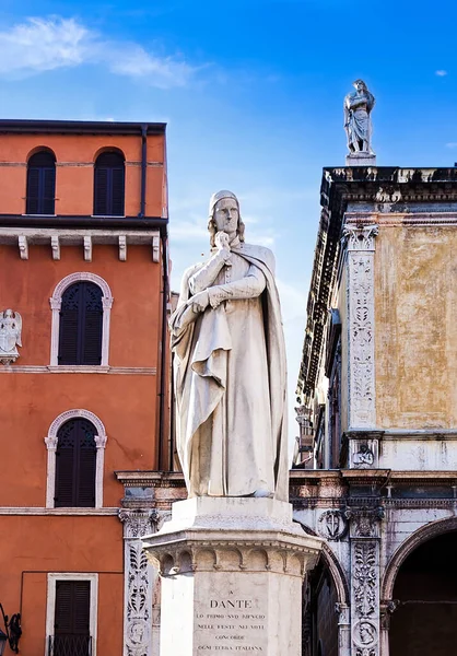 Verona Italy August 2009 Statue Statue Dante Alighieri Market Square — Stock Photo, Image
