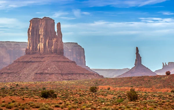 骆驼比尤特是一种巨型砂岩形成类似于骆驼从南方查看时的纪念碑山谷 — 图库照片