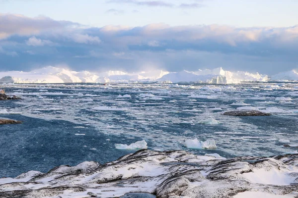 Ilulissat Fiord Lodowy Grenlandii Dużą Malowniczą Górą Lodową — Zdjęcie stockowe
