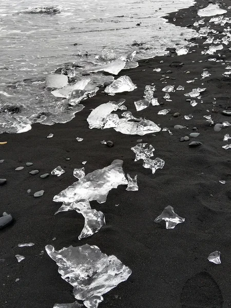 Lód Czarnej Plaży Wulkanicznej Islandii Pięknym Świetle — Zdjęcie stockowe