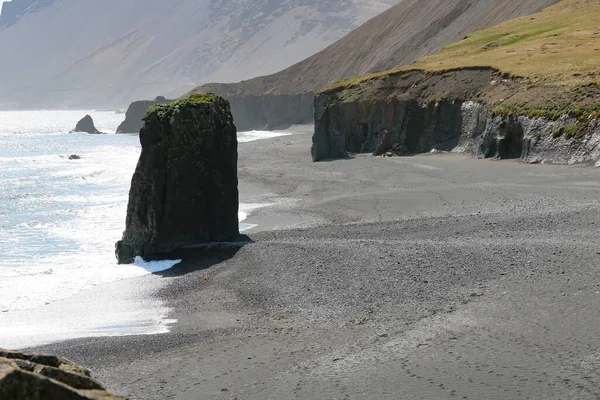 Panorama Laekjavíku Pláž Skalní Formace Moře Stack Černý Písek Atlantický — Stock fotografie