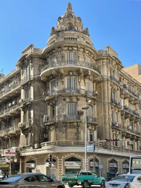 Kahire, Mısır - 15 Temmuz 2023: Midan Talaat Harb Kahire şehir merkezinde.