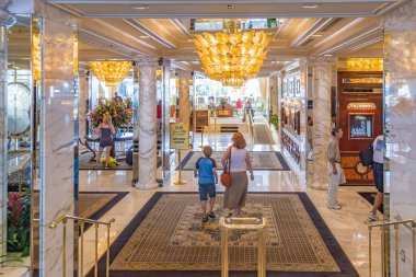 Las Vegas, ABD - 18 Temmuz 2008: Las Vegas Fremont Caddesi 'ndeki Otel ve Casino Golden Nugget' ın girişi.