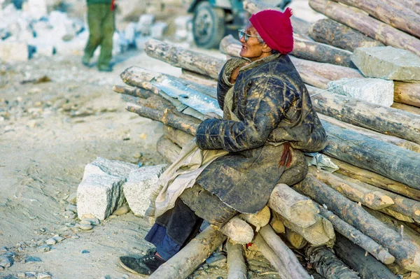 Lhasa Kina December 1984 Lokalbefolkningen Från Bergen Möts Den Gamla — Stockfoto