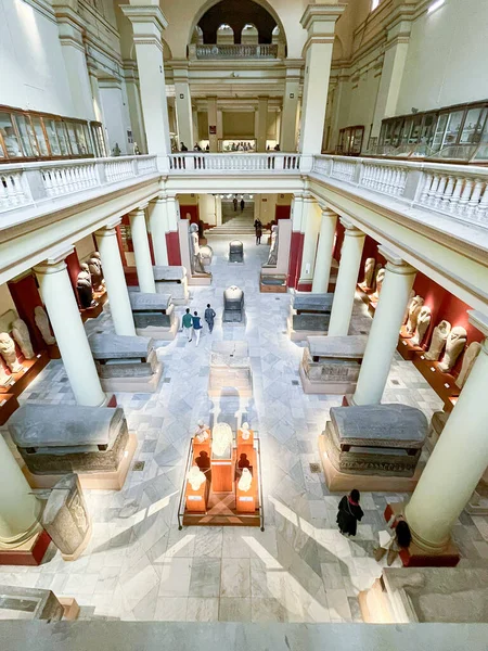 カイロ エジプト 2023年7月15日 エジプト文明の国立博物館で古いエジプトの彫像や考古学的発見 — ストック写真