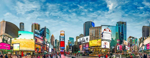 Nova Iorque Eua Oct 2015 Pessoas Visitam Times Square Caracterizado — Fotografia de Stock