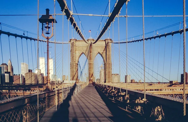 New York Abd Eylül 1996 Kiz Kuleleri Olan Brooklyn Köprüsü — Stok fotoğraf