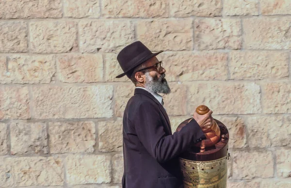 Jerusalém Israel Janeiro 1995 Homem Judeu Ortodoxo Reza Muro Ocidental — Fotografia de Stock