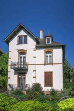 FRANKFURT 'un batı yakasındaki klasik ev cephesinin ayrıntıları