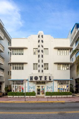 Miami, ABD - 20 Ağustos 2014: Neon tabelası kongre oteli. Ocean Drive 'da ünlü bir sanat deco oteli.