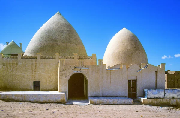 Çamur tuğlalı arı kovanı kerpiç evleri, Wadi Hadramaut, Güney Yemen 'deki toprak binalar.