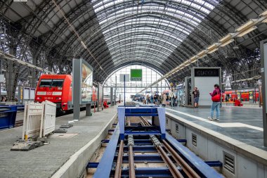 Frankfurt, Almanya - 2 Ağustos 2023: Frankfurt 'taki tarihi merkez istasyona gidin..