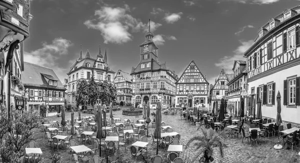 ドイツのヘプペンハイム 2023年8月2日 雨天のヘプペンハイムの歴史的な市場広場を見る — ストック写真