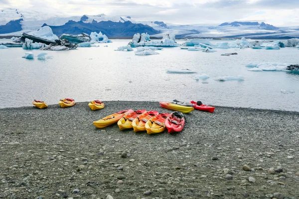 Joekulsar Lagoon Icebergs Eroding Glacier Iceland Empty Canoes Beach Rent — Stock Photo, Image