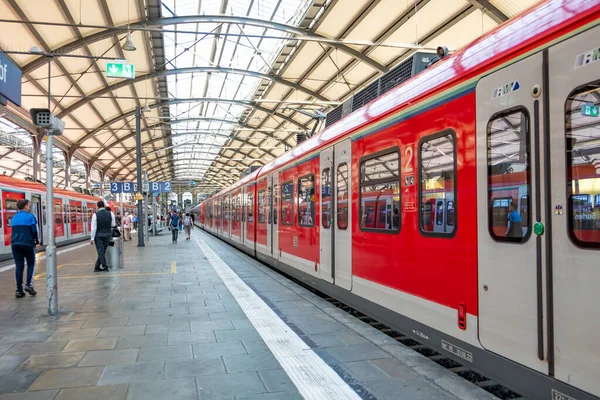 Франкфурт Майне Германия Августа 2023 Года Люди Центральном Железнодорожном Вокзале — стоковое фото