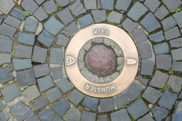 ドイツのミュンスター 2023年8月5日 ミュンスターとのタウン ツイン パートナーシップを称えるために碑文付きの水滴 — ストック写真