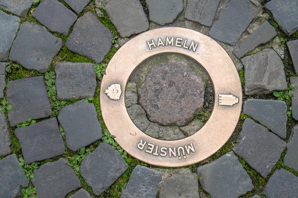 德国穆恩斯特 2023年8月5日 安特卫普 Antwerpen 为纪念与哈默伦 Hameln 的城市结对伙伴关系而设计的排水系统 — 图库照片
