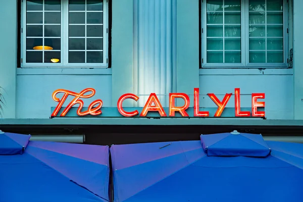 Miami Agosto 2014 Señalización Neón Carlyle Famoso Hotel Art Deco —  Fotos de Stock