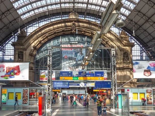 法兰克福 2014年5月17日 德国法兰克福中央车站内 德国最大的火车站 每天约有350 000名乘客 — 图库照片
