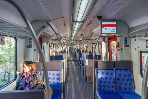 フランクフルト ドイツ 2014年3月29日 フランクフルトエリアに旅客輸送を提供する地元列車Sバーン 電化されたSバーンはライン マイン地域にローカル輸送を提供している — ストック写真