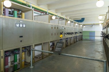 Peenemuende, Almanya - 17 Nisan 2014: Eski kömür santrali, 1942 'de inşa edilmiş ve 1990' a kadar Peenemuende 'de faaliyet göstermiştir..